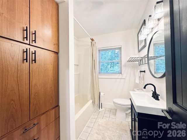 920 Sand Hill Road, Asheville, NC 28806