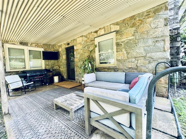 920 Sand Hill Road, Asheville, NC 28806