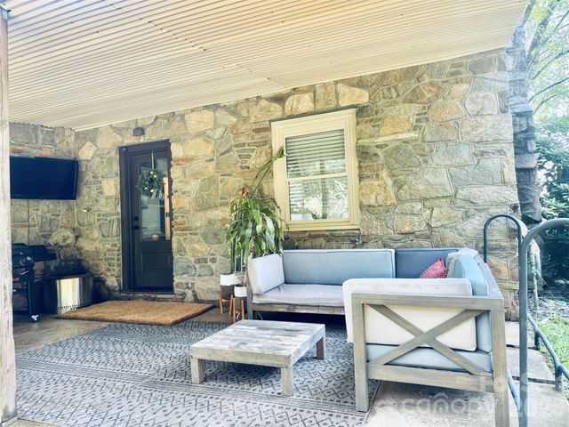 920 Sand Hill Road, Asheville, NC 28806