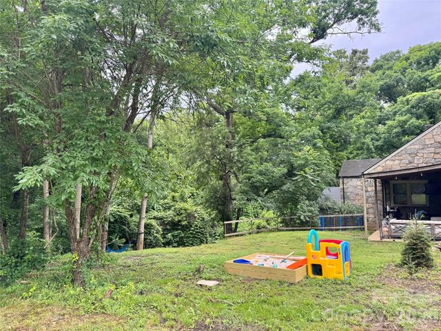 920 Sand Hill Road, Asheville, NC 28806