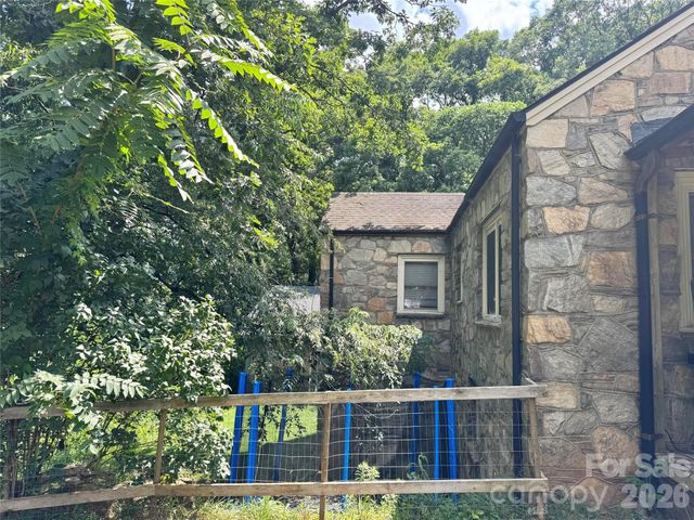 920 Sand Hill Road, Asheville, NC 28806