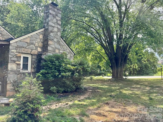 920 Sand Hill Road, Asheville, NC 28806
