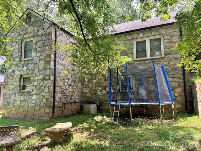 920 Sand Hill Road, Asheville, NC 28806