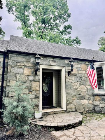 920 Sand Hill Road, Asheville, NC 28806