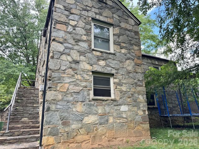 920 Sand Hill Road, Asheville, NC 28806