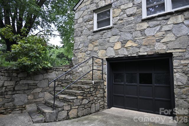 920 Sand Hill Road, Asheville, NC 28806