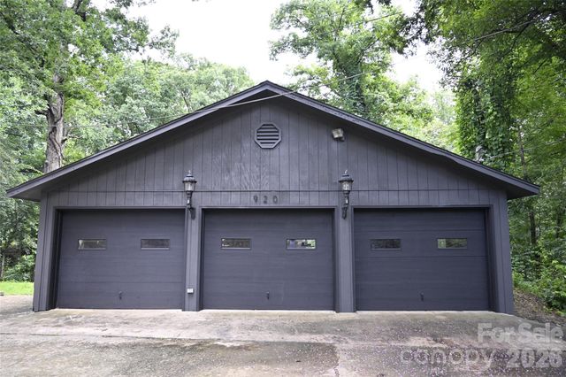 920 Sand Hill Road, Asheville, NC 28806