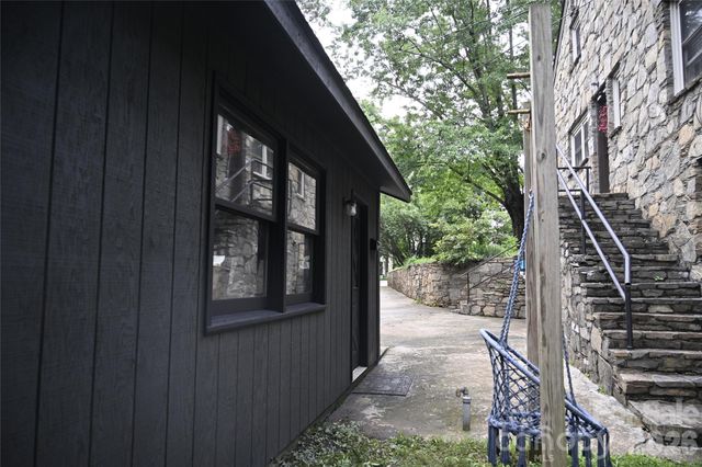 920 Sand Hill Road, Asheville, NC 28806