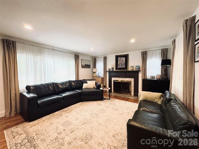 920 Sand Hill Road, Asheville, NC 28806