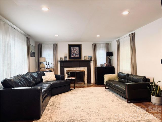 920 Sand Hill Road, Asheville, NC 28806