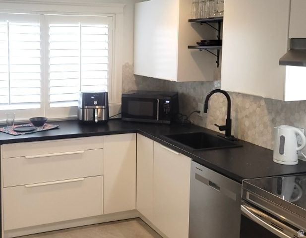 984 N 500 E, Centerville, UT 84014