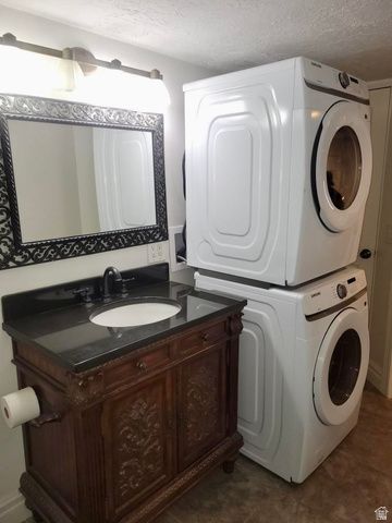 984 N 500 E, Centerville, UT 84014