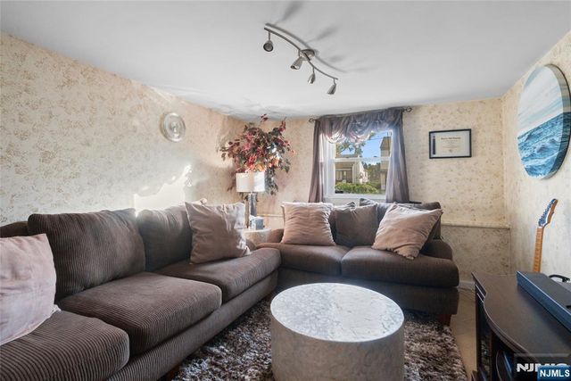 8 Vanderbilt Place, North Arlington, NJ 07031