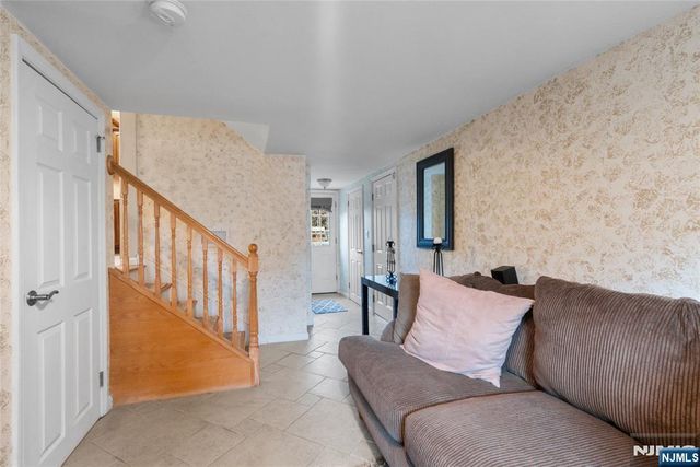 8 Vanderbilt Place, North Arlington, NJ 07031