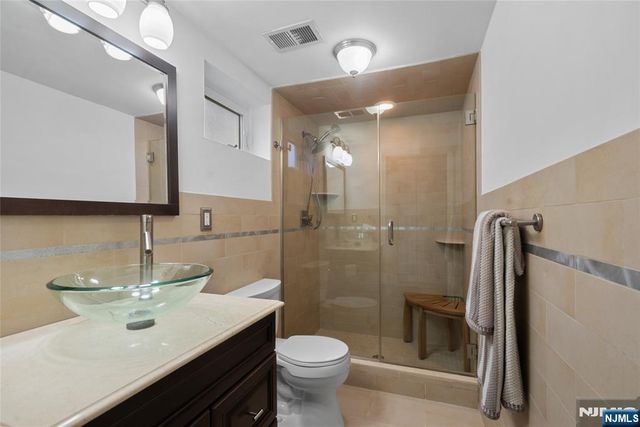 8 Vanderbilt Place, North Arlington, NJ 07031