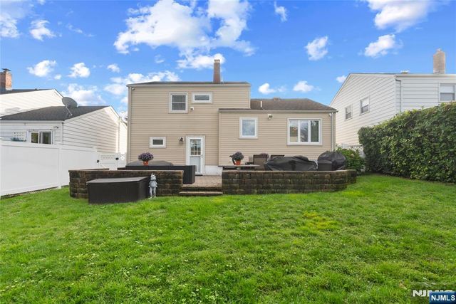 8 Vanderbilt Place, North Arlington, NJ 07031