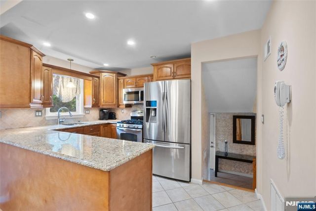 8 Vanderbilt Place, North Arlington, NJ 07031