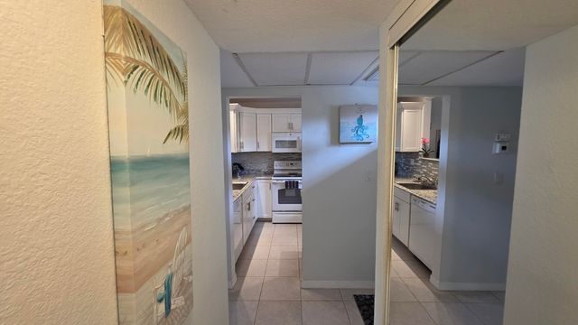5161 W Oakland Park Boulevard 206, Lauderdale Lakes, FL 33313