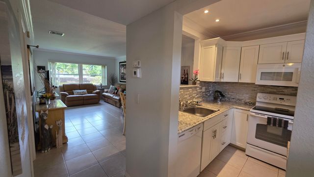 5161 W Oakland Park Boulevard 206, Lauderdale Lakes, FL 33313