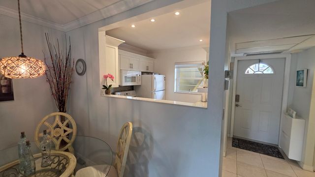 5161 W Oakland Park Boulevard 206, Lauderdale Lakes, FL 33313