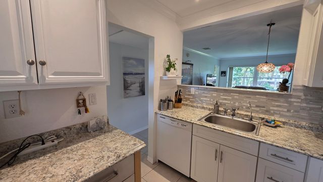 5161 W Oakland Park Boulevard 206, Lauderdale Lakes, FL 33313
