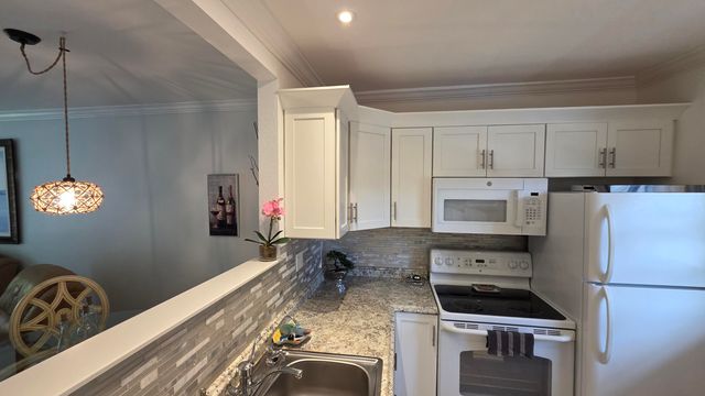 5161 W Oakland Park Boulevard 206, Lauderdale Lakes, FL 33313