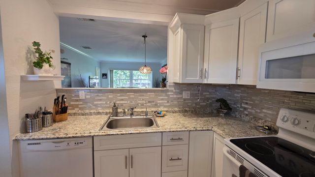 5161 W Oakland Park Boulevard 206, Lauderdale Lakes, FL 33313