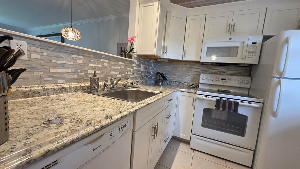 5161 W Oakland Park Boulevard 206, Lauderdale Lakes, FL 33313