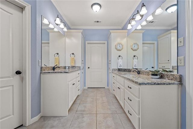 32 North Shore Circle, Waco, TX 76708