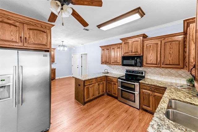 32 North Shore Circle, Waco, TX 76708