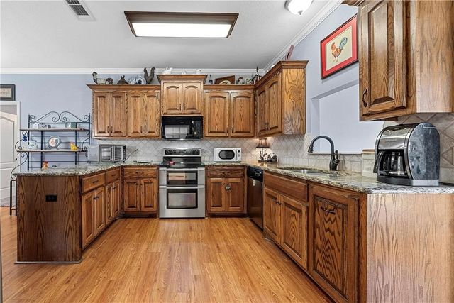 32 North Shore Circle, Waco, TX 76708