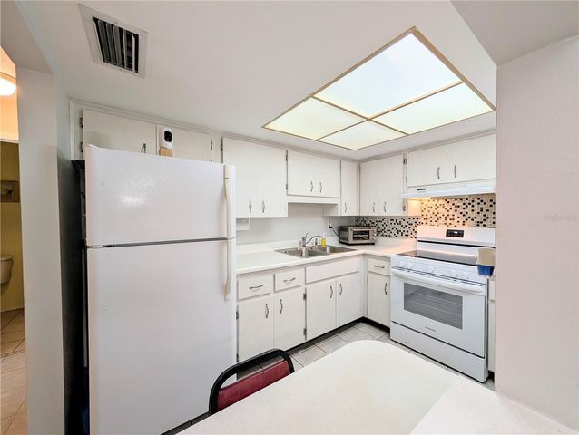 6105 CORAL WAY, Bradenton, FL 34207