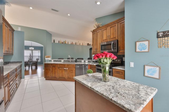 8130 ALAMOSA WOOD AVENUE, Ruskin, FL 33573