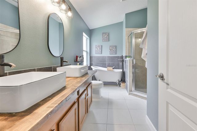 8130 ALAMOSA WOOD AVENUE, Ruskin, FL 33573