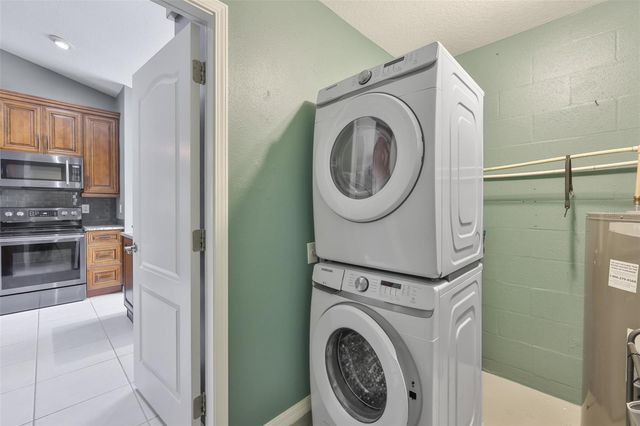 8130 ALAMOSA WOOD AVENUE, Ruskin, FL 33573