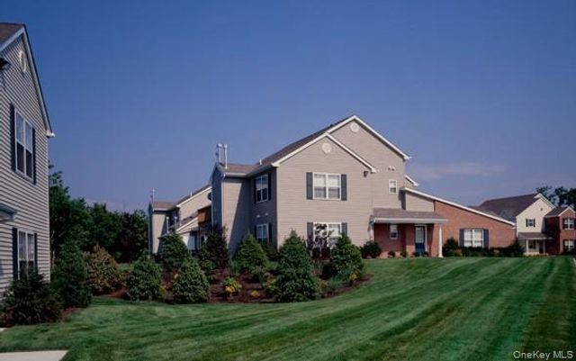 8 Neal 8, Setauket, NY 11733