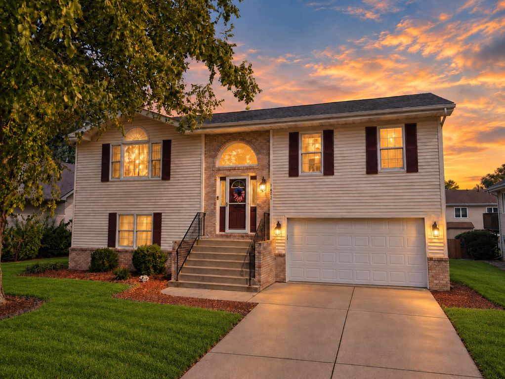 1602 Krame Drive, Crown Point, IN 46307