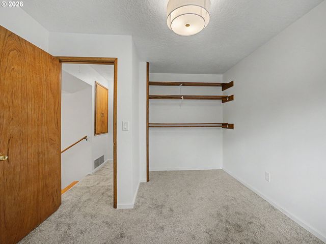 1934 Se 155TH Pl, Portland, OR 97233