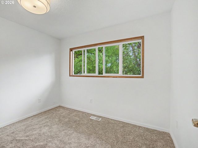 1934 Se 155TH Pl, Portland, OR 97233