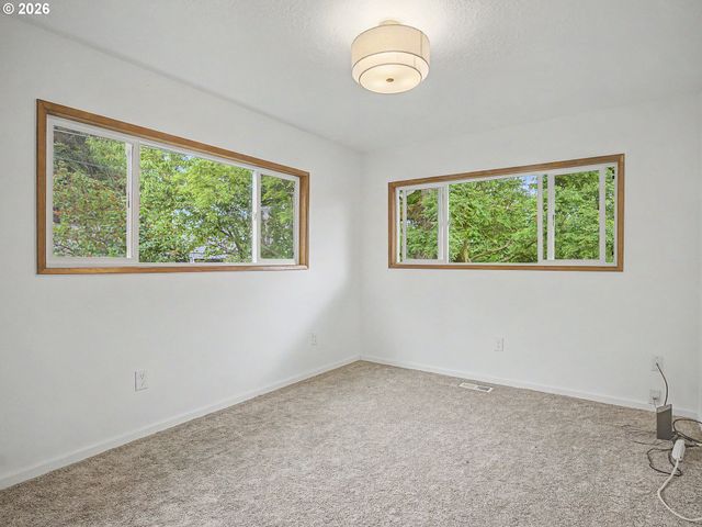 1934 Se 155TH Pl, Portland, OR 97233