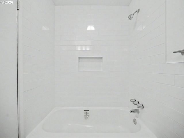 1934 Se 155TH Pl, Portland, OR 97233