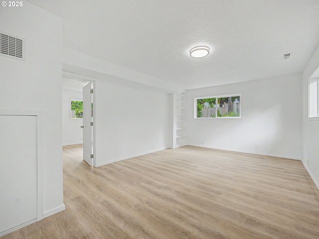1934 Se 155TH Pl, Portland, OR 97233