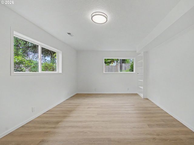 1934 Se 155TH Pl, Portland, OR 97233