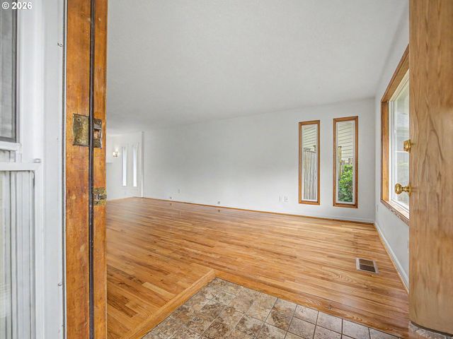 1934 Se 155TH Pl, Portland, OR 97233