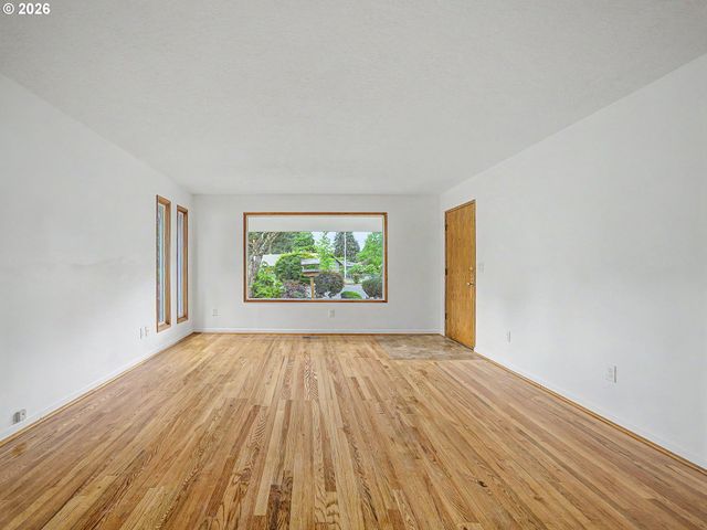 1934 Se 155TH Pl, Portland, OR 97233