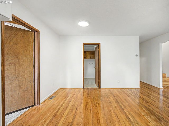 1934 Se 155TH Pl, Portland, OR 97233