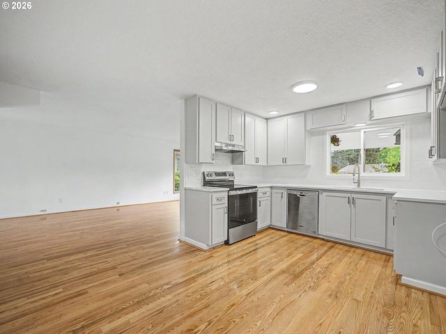 1934 Se 155TH Pl, Portland, OR 97233