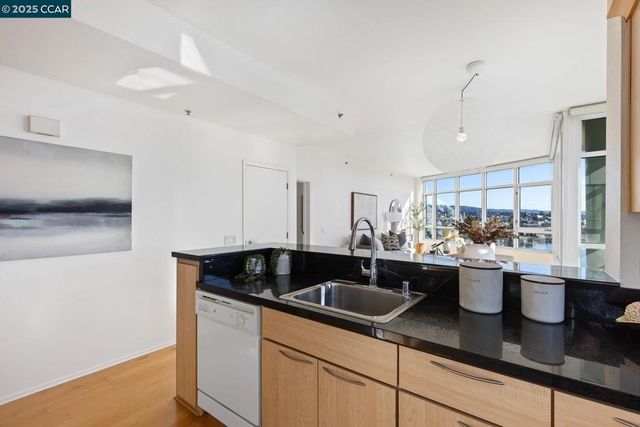 1 Lakeside Dr 1404, Oakland, CA 94612