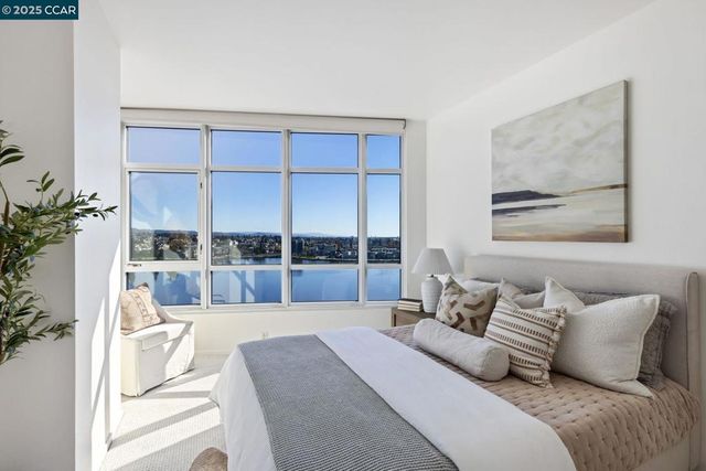 1 Lakeside Dr 1404, Oakland, CA 94612