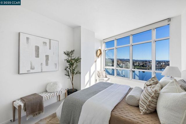 1 Lakeside Dr 1404, Oakland, CA 94612